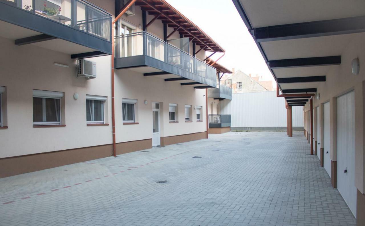 Trika Apartman Sárvár 外观 照片